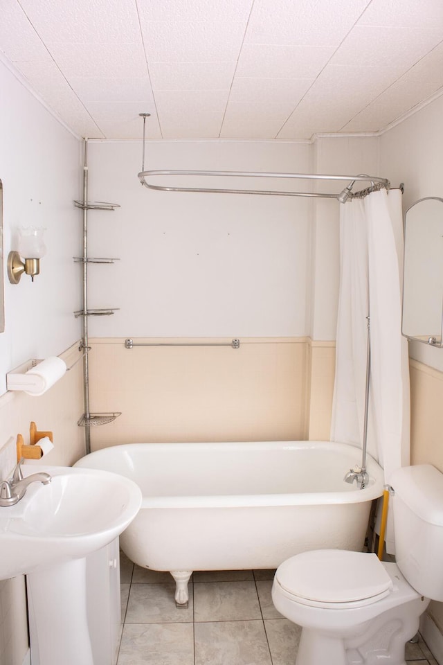 full bathroom with tile patterned flooring, shower / bath combo, toilet, and sink