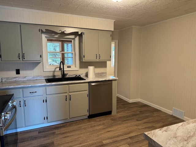 kitchen with stainless steel appliances, dark hardwood / wood-style floors, crown molding, and sink