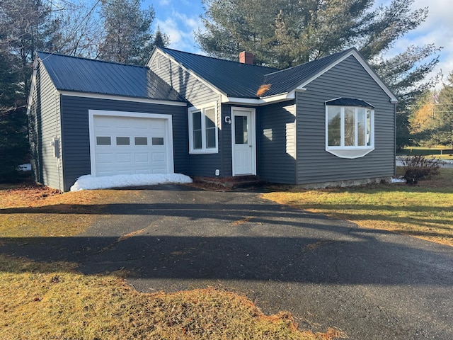 view of front facade featuring a garage