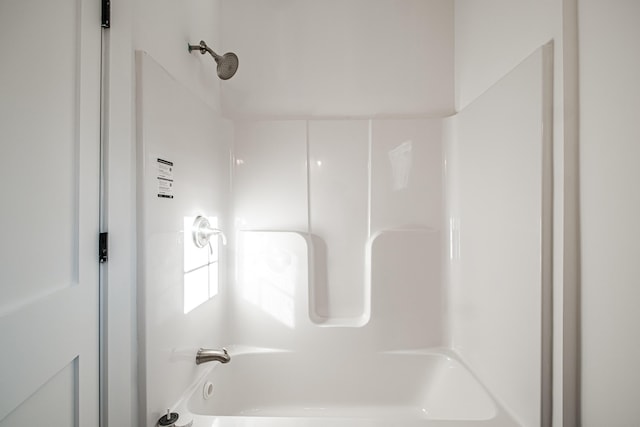 bathroom featuring shower / tub combination