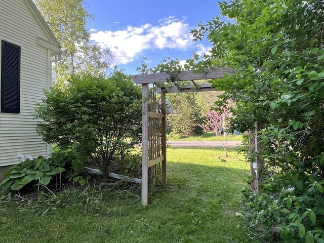 7 Edgewood Dr, Orono, ME 04473 - view of grassy yard