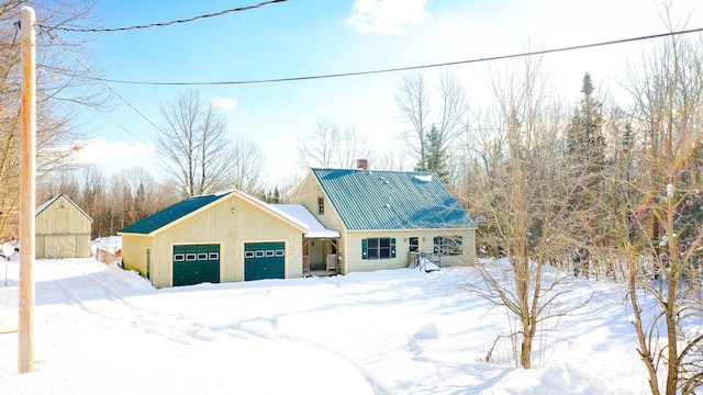 view of front of property with an outbuilding