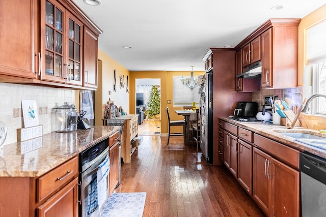 kitchen featuring stainless steel appliances, sink, dark wood-type flooring, and tasteful backsplash