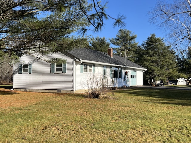 view of front of property with a front lawn