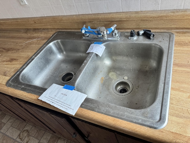 room details with sink