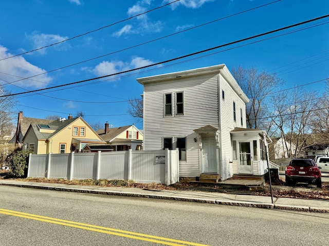 view of front of property