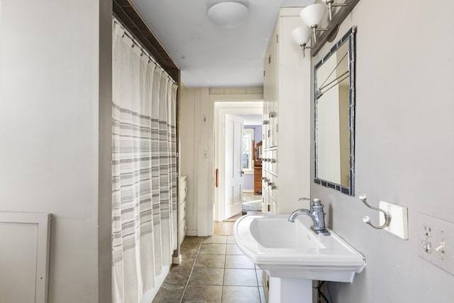 bathroom featuring tile patterned flooring, sink, and a shower with curtain