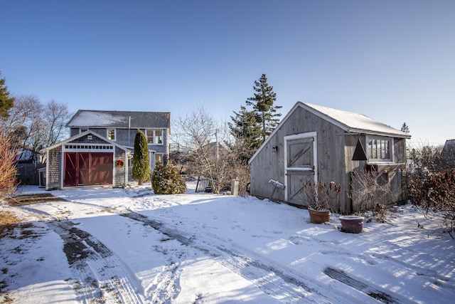 view of front facade featuring an outbuilding