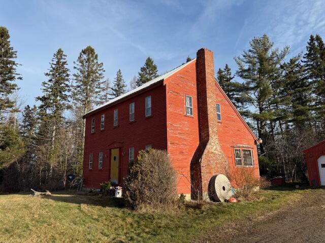 view of side of property featuring a yard