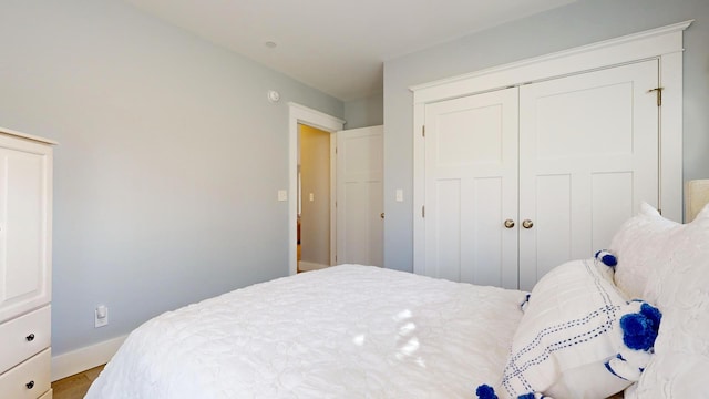 bedroom featuring a closet