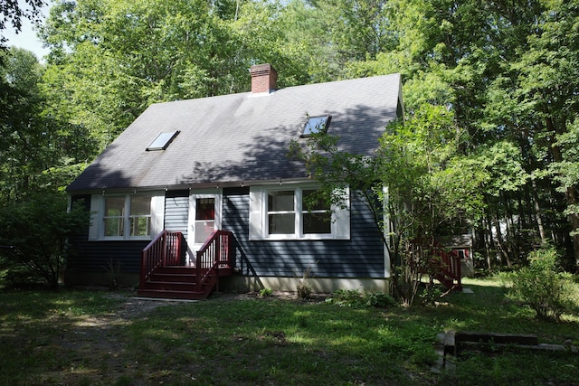 view of front facade with a front lawn