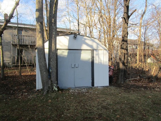 view of outbuilding