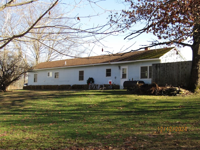 back of house featuring a yard