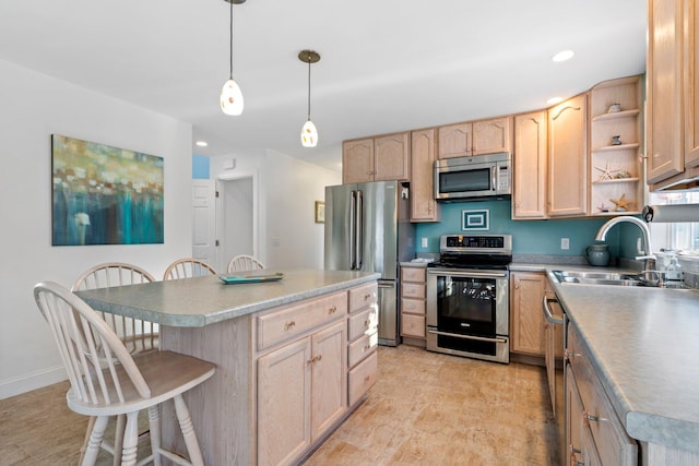 kitchen with stainless steel appliances, a center island, light brown cabinetry, and a breakfast bar