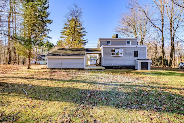 view of front of property with a front yard