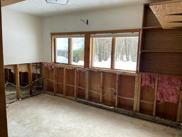 spare room featuring a textured ceiling