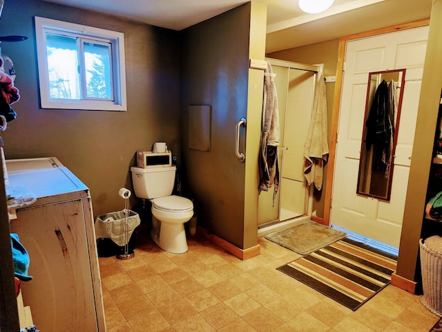 bathroom with an enclosed shower and toilet