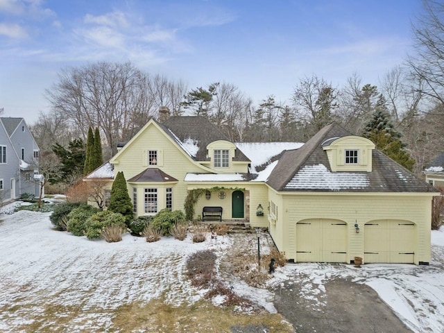 view of front facade featuring a garage