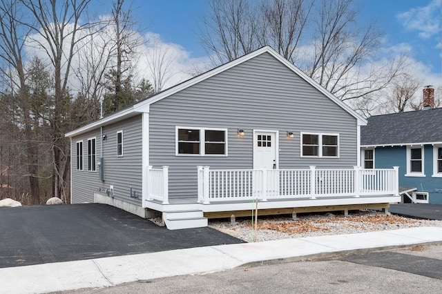 view of front of property featuring a deck