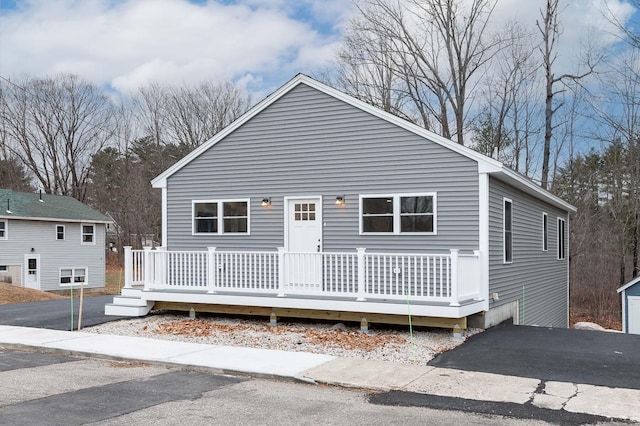 view of front of home featuring a wooden deck