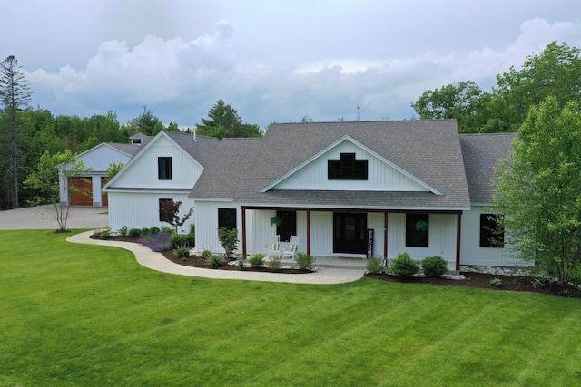 view of front of property featuring covered porch and a front yard