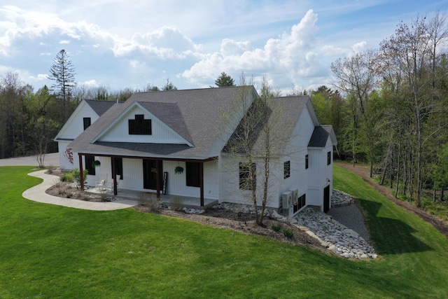 view of front facade featuring a front lawn and a porch