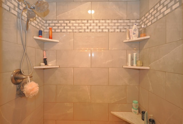 bathroom featuring a tile shower