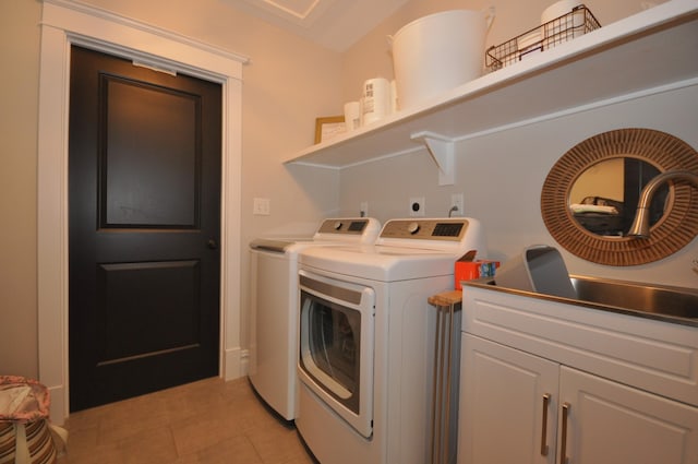 laundry area with cabinets, sink, and washing machine and clothes dryer