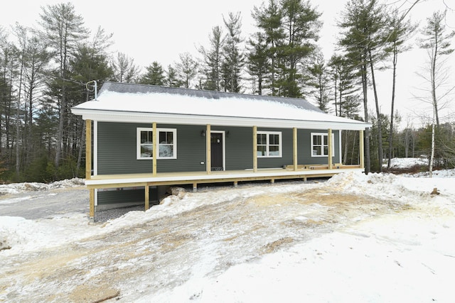 view of front of property featuring a porch