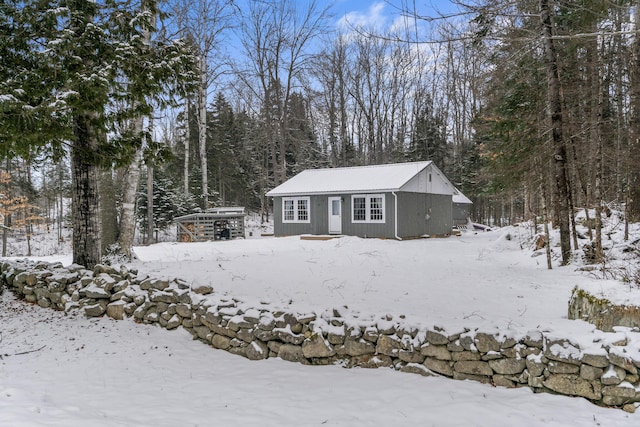 view of front of home featuring an outbuilding