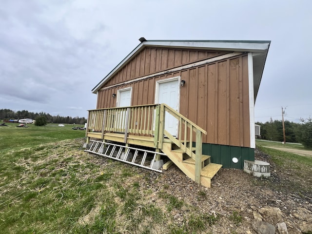 exterior space with a yard