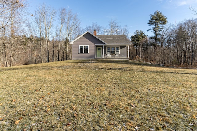 view of front of property featuring a front lawn and a porch