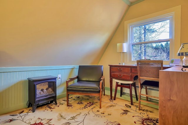 sitting room with vaulted ceiling