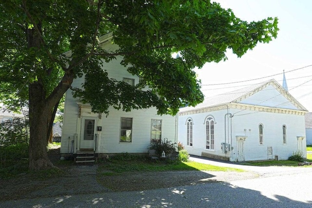 view of front facade