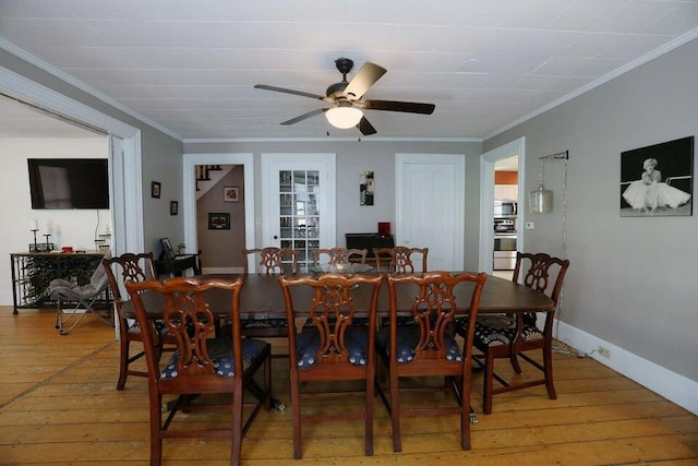 dining room featuring hardwood / wood-style flooring, ceiling fan, and crown molding