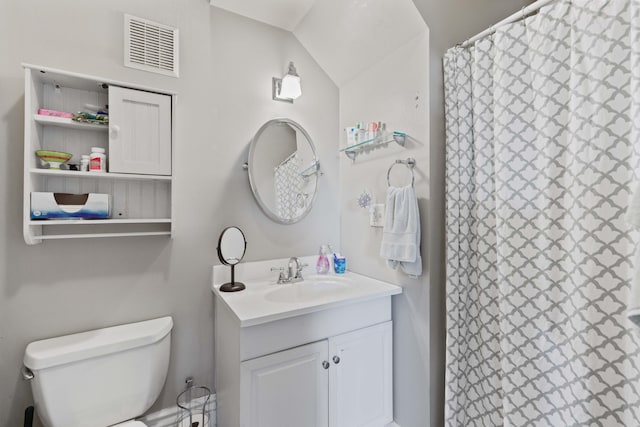 bathroom featuring curtained shower, vanity, vaulted ceiling, and toilet