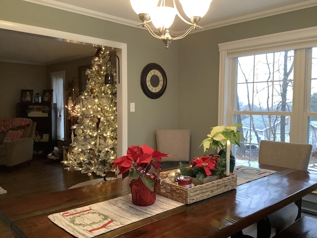 dining room featuring hardwood / wood-style floors, a notable chandelier, and ornamental molding