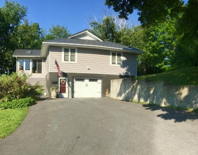 view of front facade featuring a garage