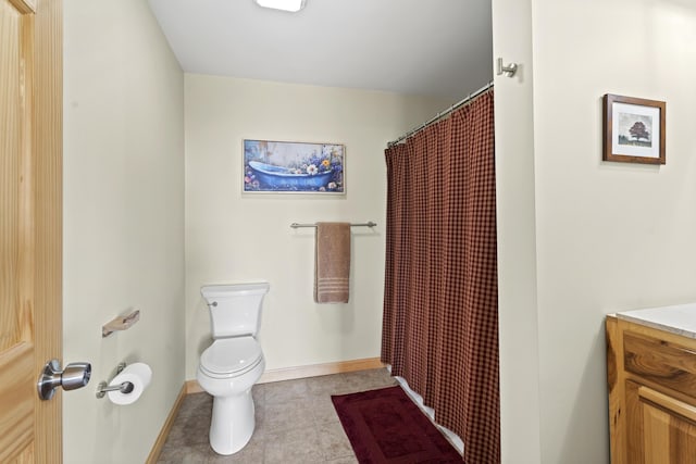 bathroom featuring tile patterned floors, a shower with curtain, vanity, and toilet