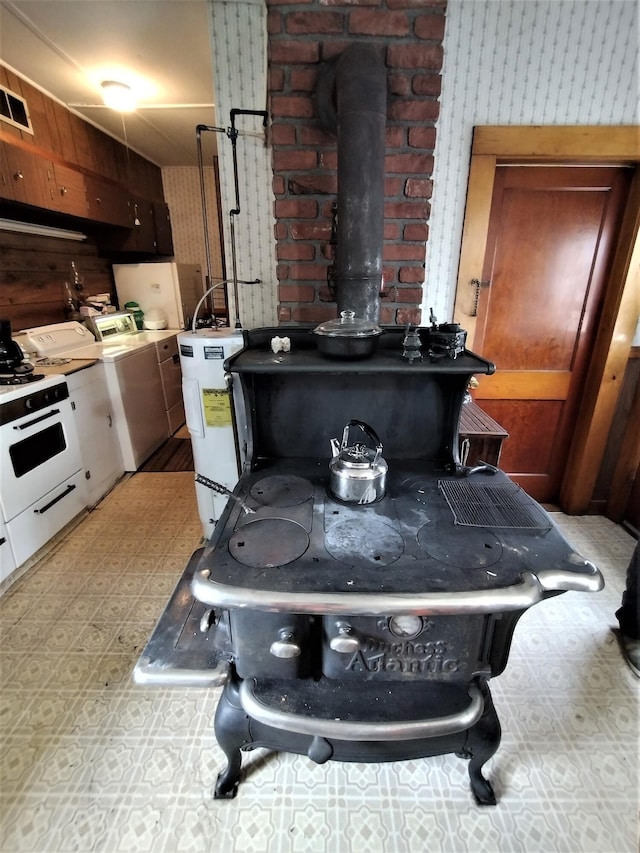 interior details with water heater and washer / dryer