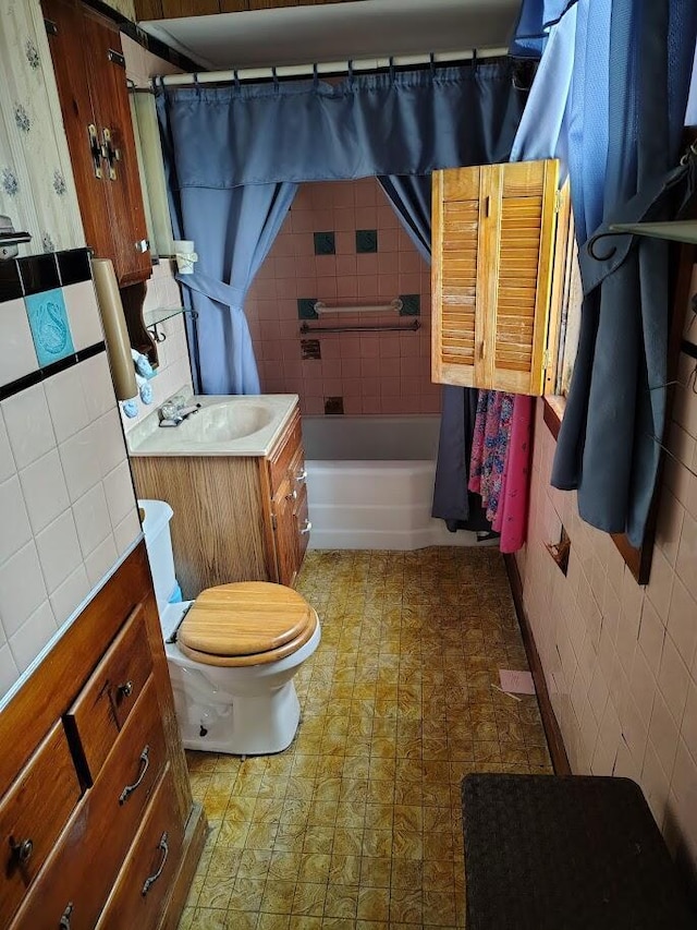 full bathroom with shower / bath combo, vanity, and toilet