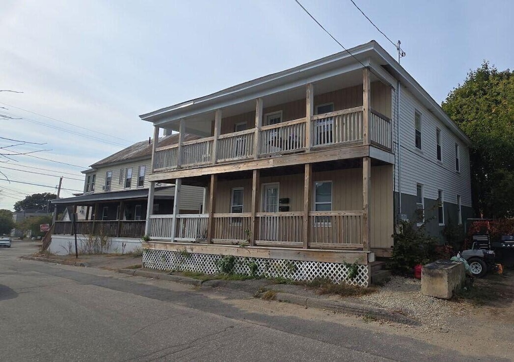 view of front of property with a balcony