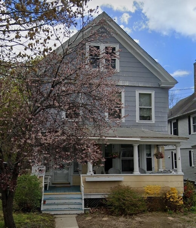 view of front of house with a porch