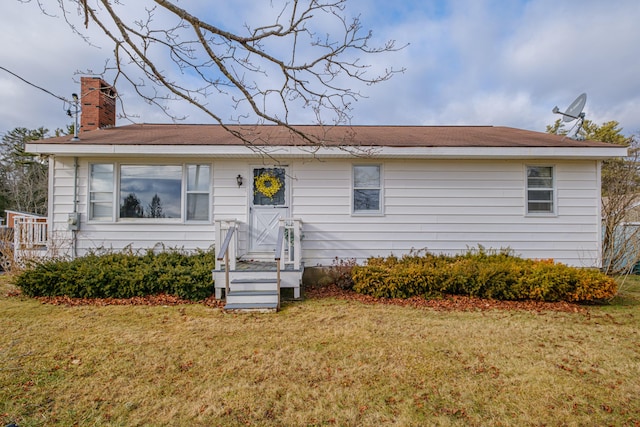 view of front of home with a front lawn