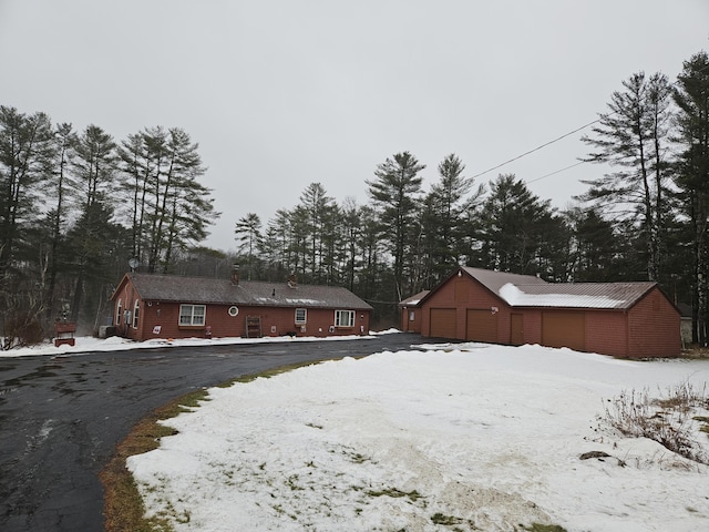 view of yard layered in snow