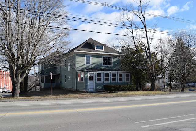 view of front property