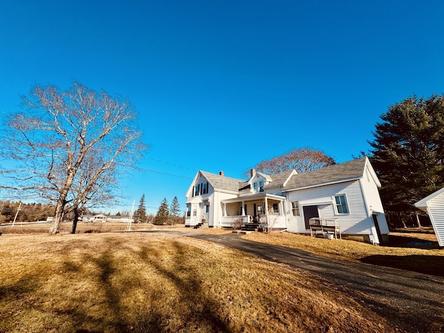 view of front facade with a porch and a front yard