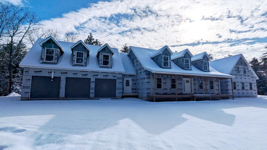 5 Ellrose Ln, Falmouth, ME 04105 - cape cod house featuring a garage