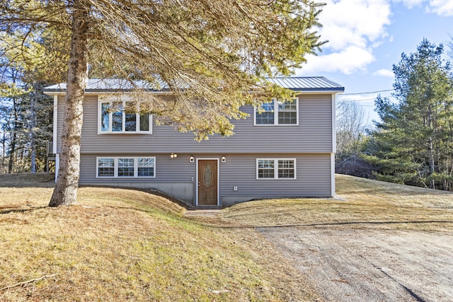 view of front of property with a front yard