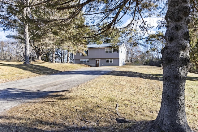 view of front of home with a front lawn